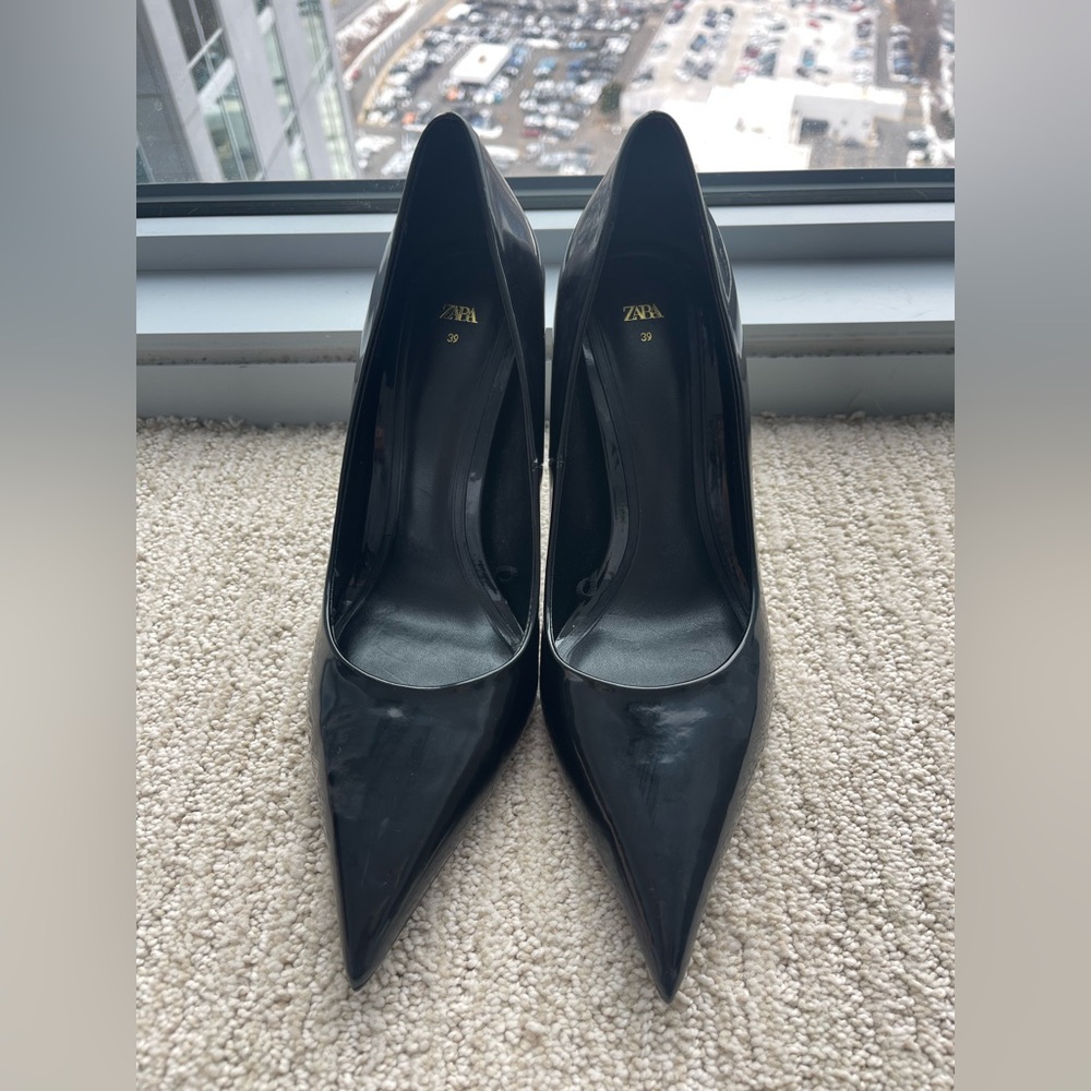 NWOT ZARA BLACK PATENT LEATHER PUMPS EUR39